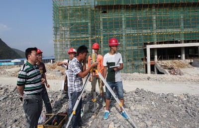 材料与建筑工程学院领导深入花溪校区工地检查学生实习情况——聚焦环保建设工程专业施工实践